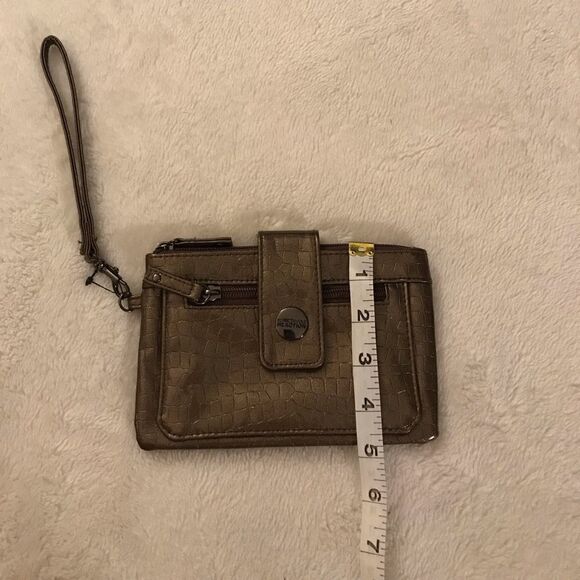 : : Kenneth Cole NEW Reaction Bronze Metallic Wristlet : : - Picture 5 of 10